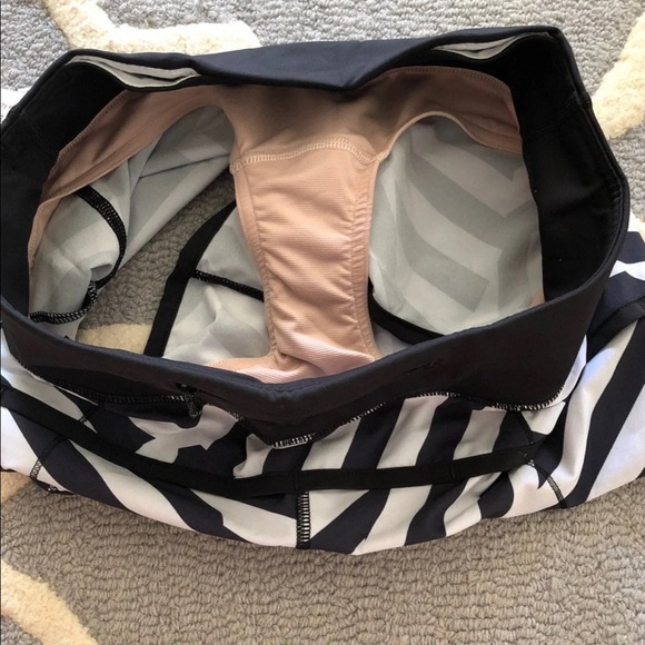 Lululemon speed shorts NWT sz4 - Picture 6 of 7